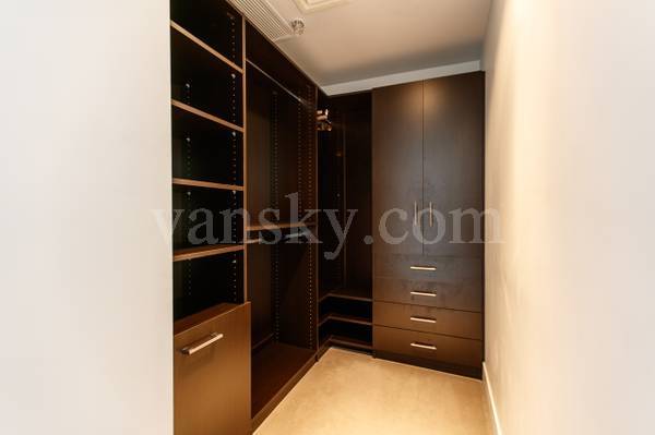 170911153339_master bedroom closet.jpg
